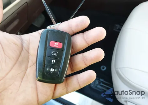 2022 Toyota Highlander Xle z USA, uszkodzony, nr VIN 5TDGZRAH5NS108096